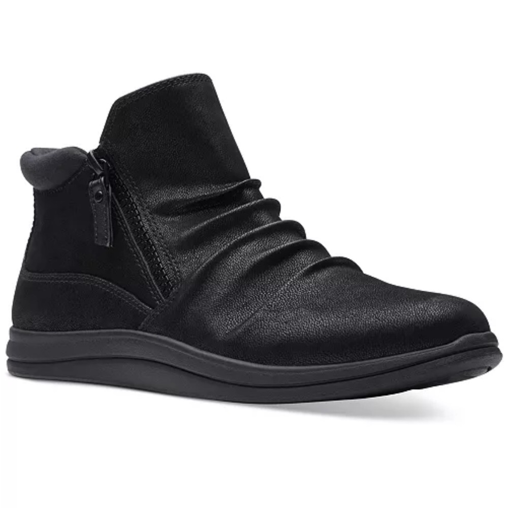 NWOT Women’s Clarks Breeze Range Boots